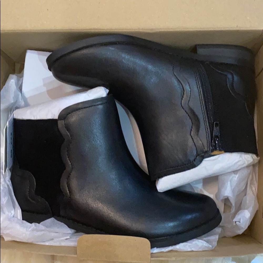 Girl angle boots